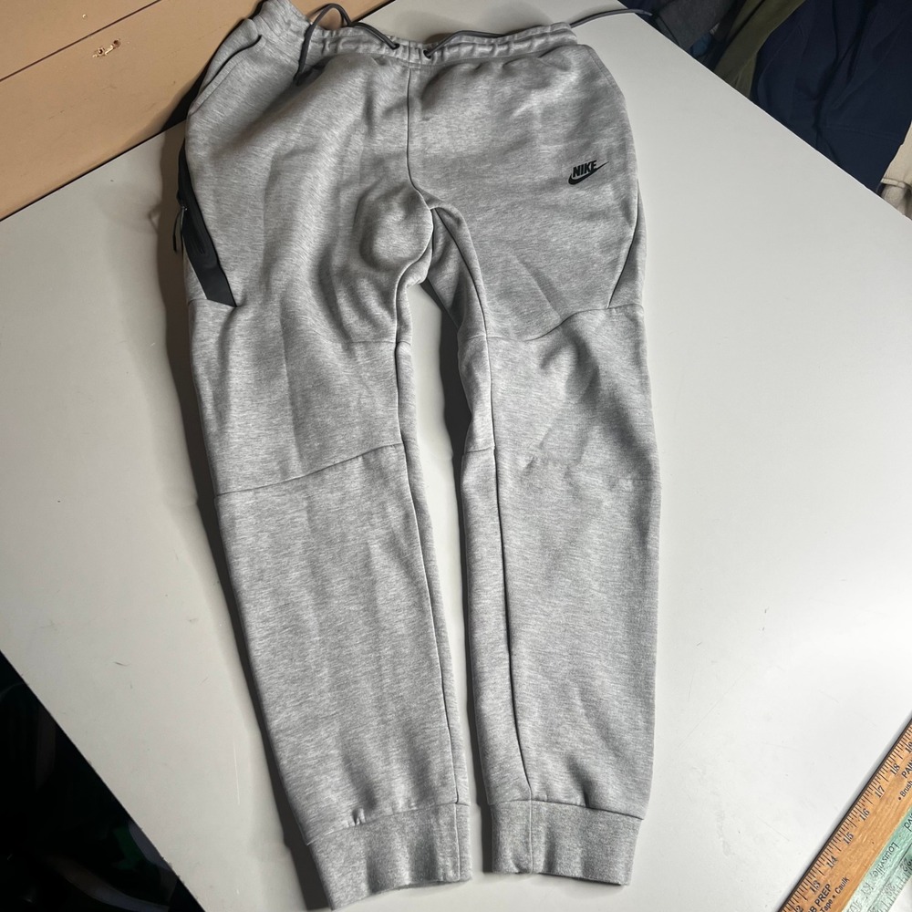 Nike Tech Fleece Joggers Mens Large Gray Sweatpants 805162-063